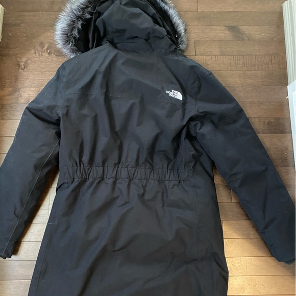 Size Large Northface Artic Parka - Like new only worn a few times - Picture 2 of 2
